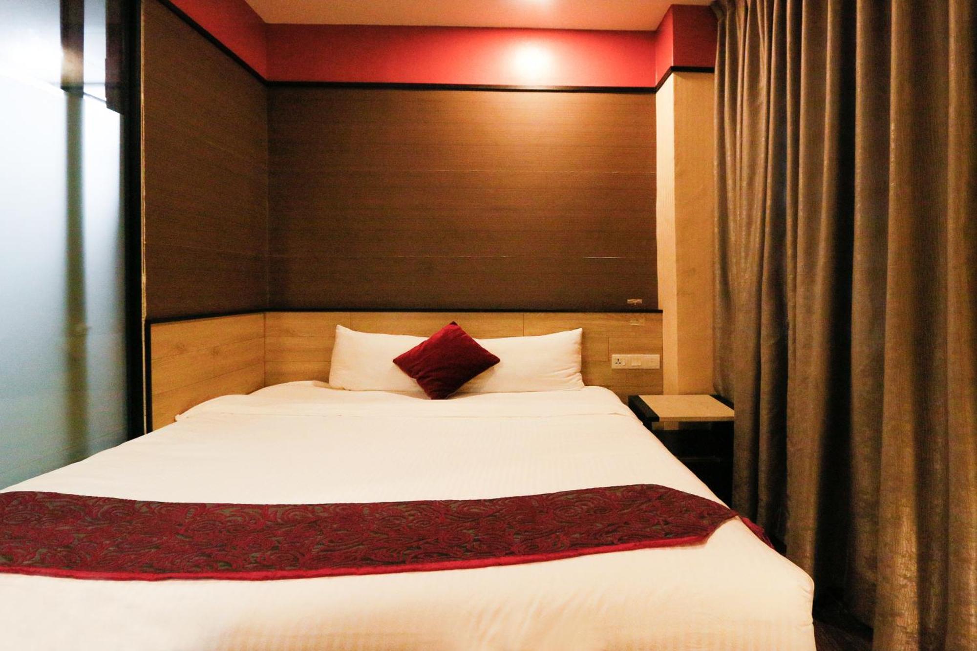 Golden Roof Hotel, Seri Iskandar Buitenkant foto