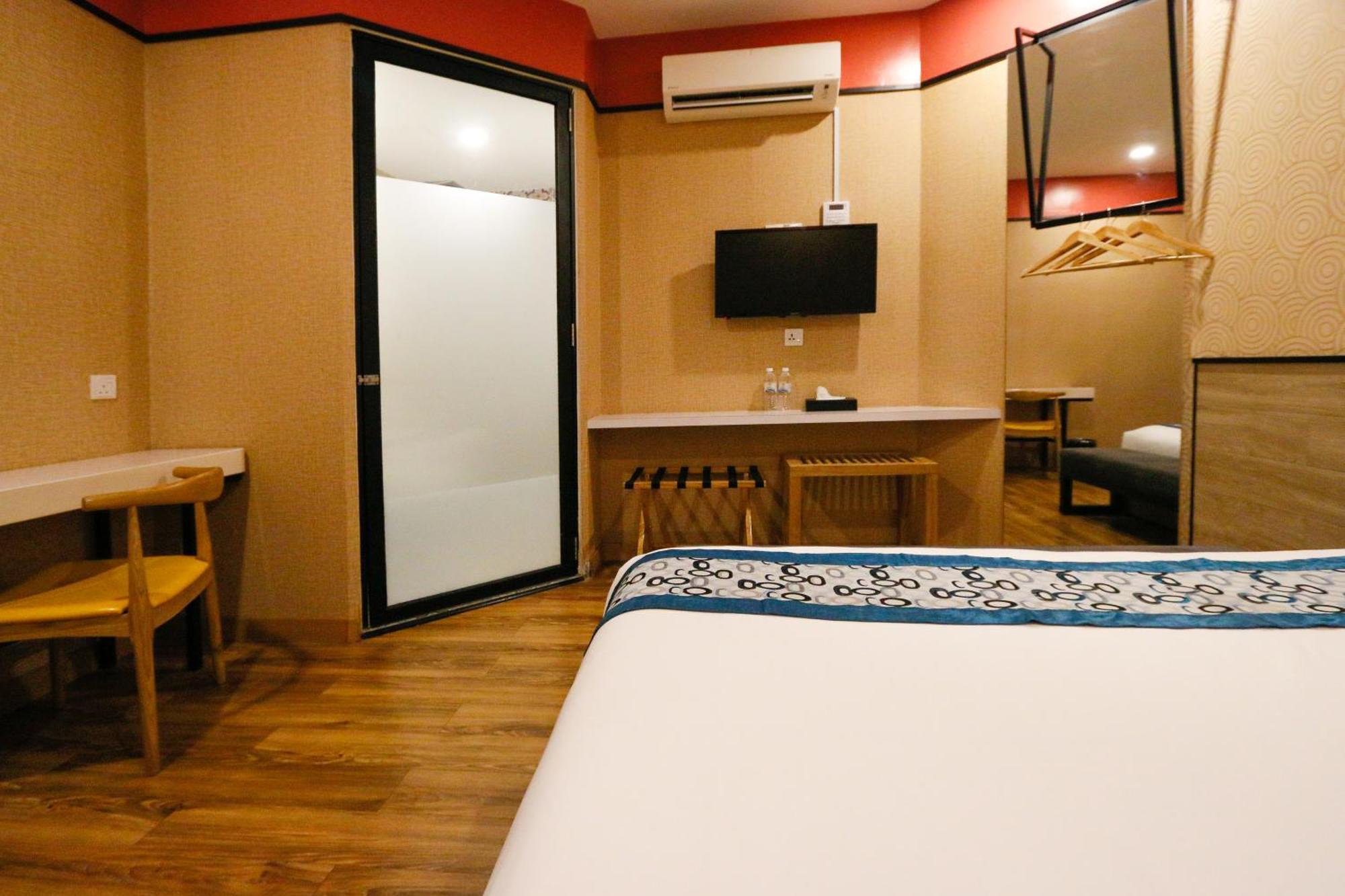Golden Roof Hotel, Seri Iskandar Buitenkant foto