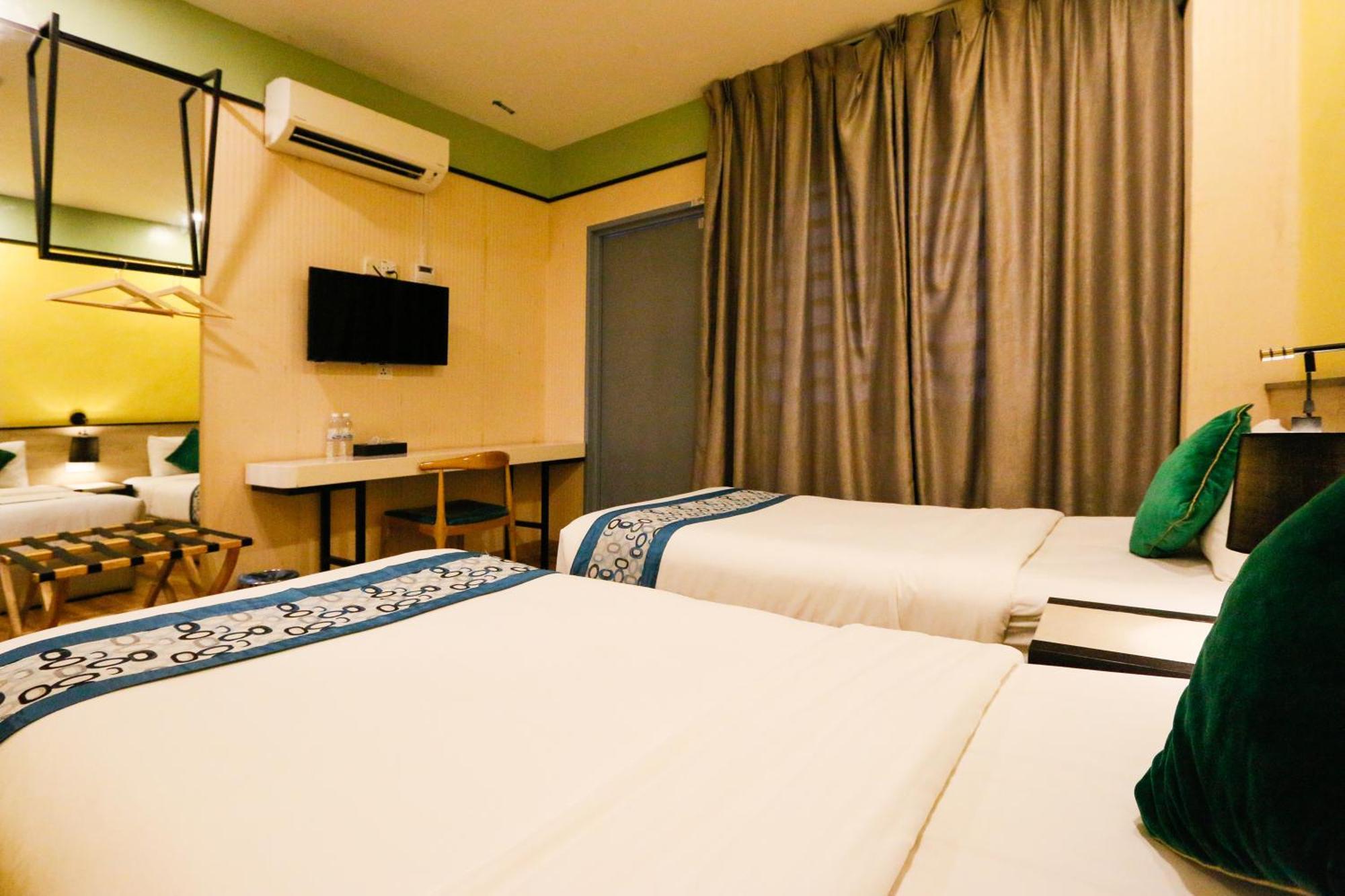 Golden Roof Hotel, Seri Iskandar Buitenkant foto