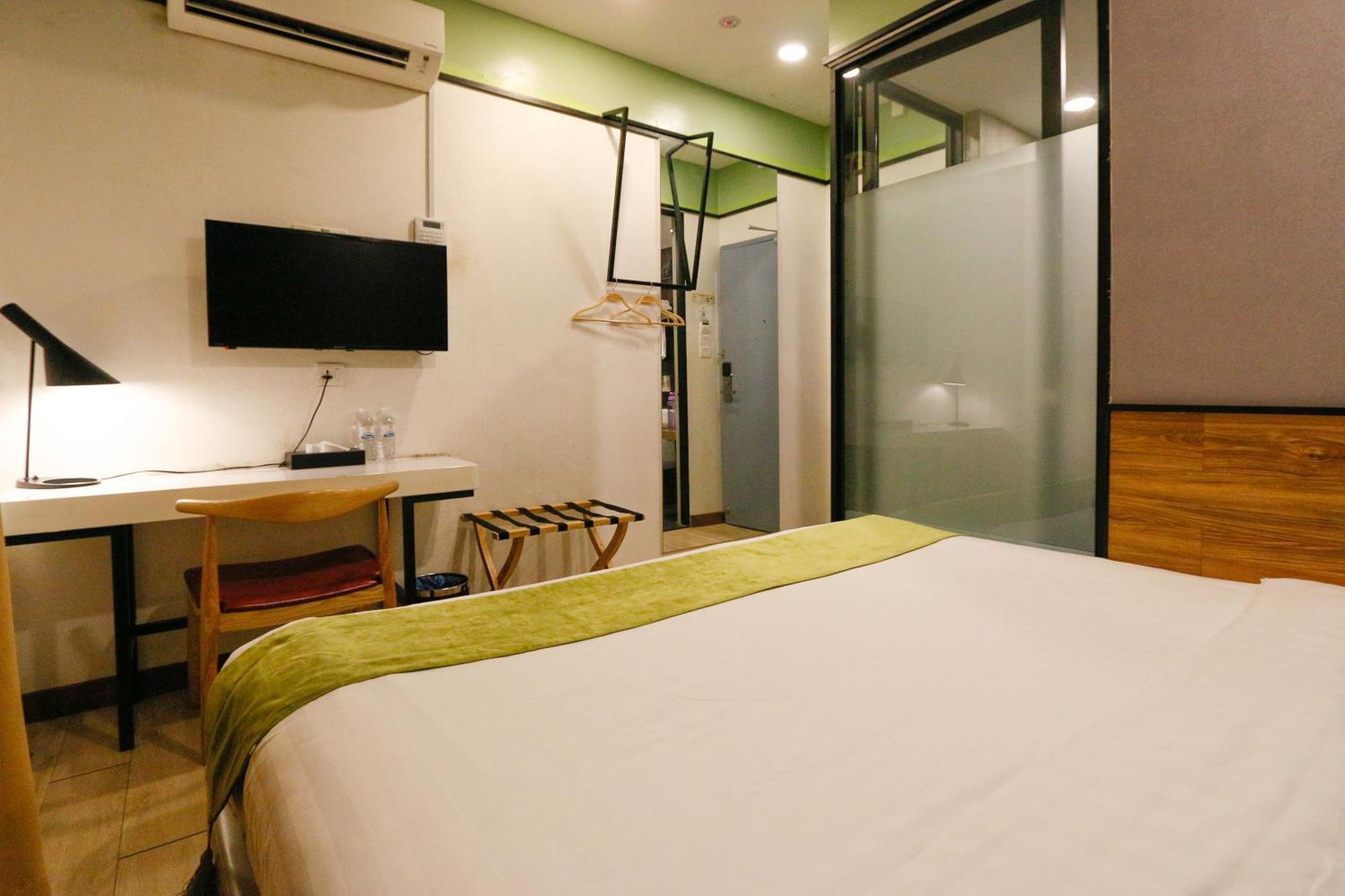Golden Roof Hotel, Seri Iskandar Buitenkant foto