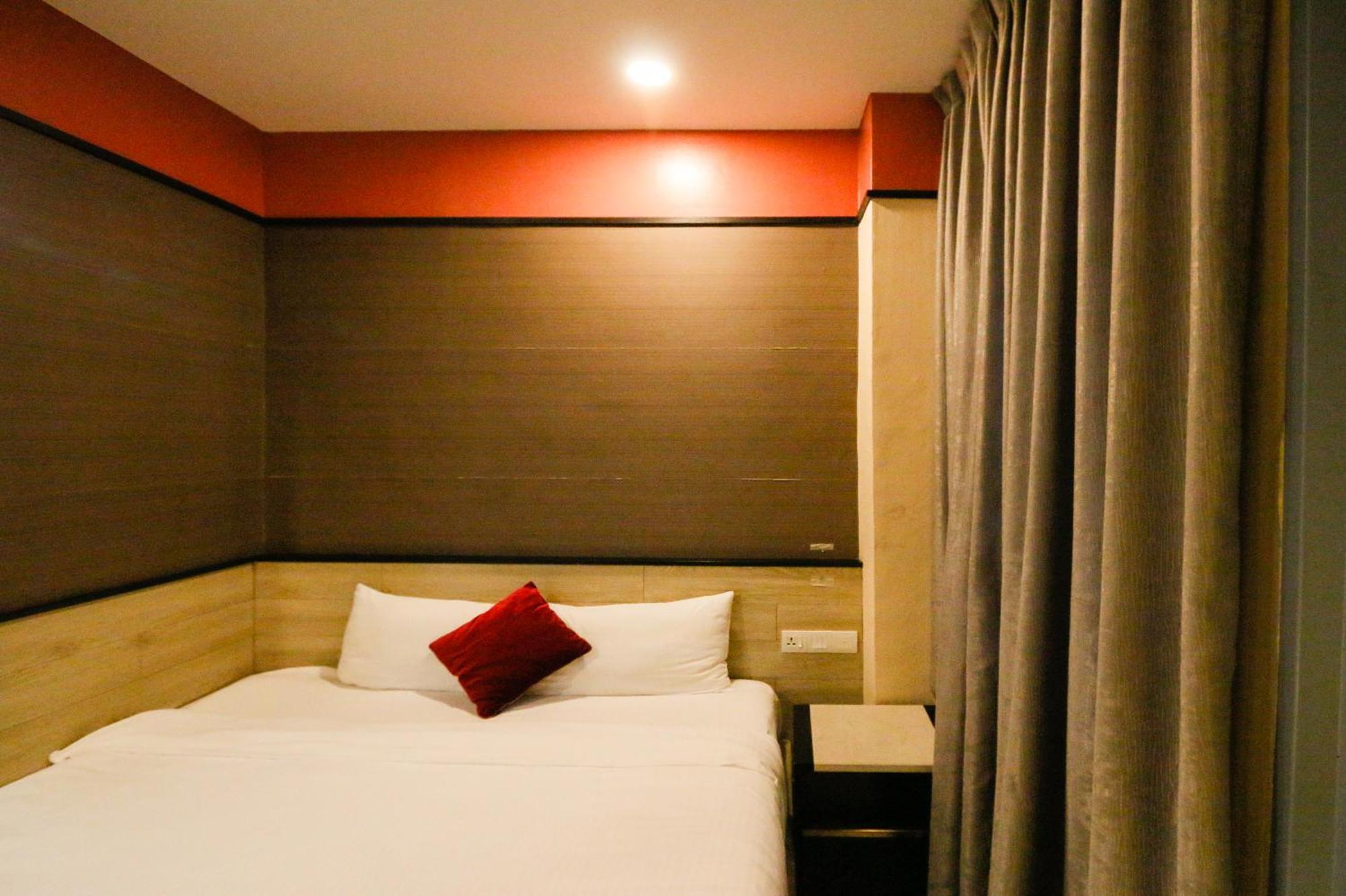 Golden Roof Hotel, Seri Iskandar Buitenkant foto