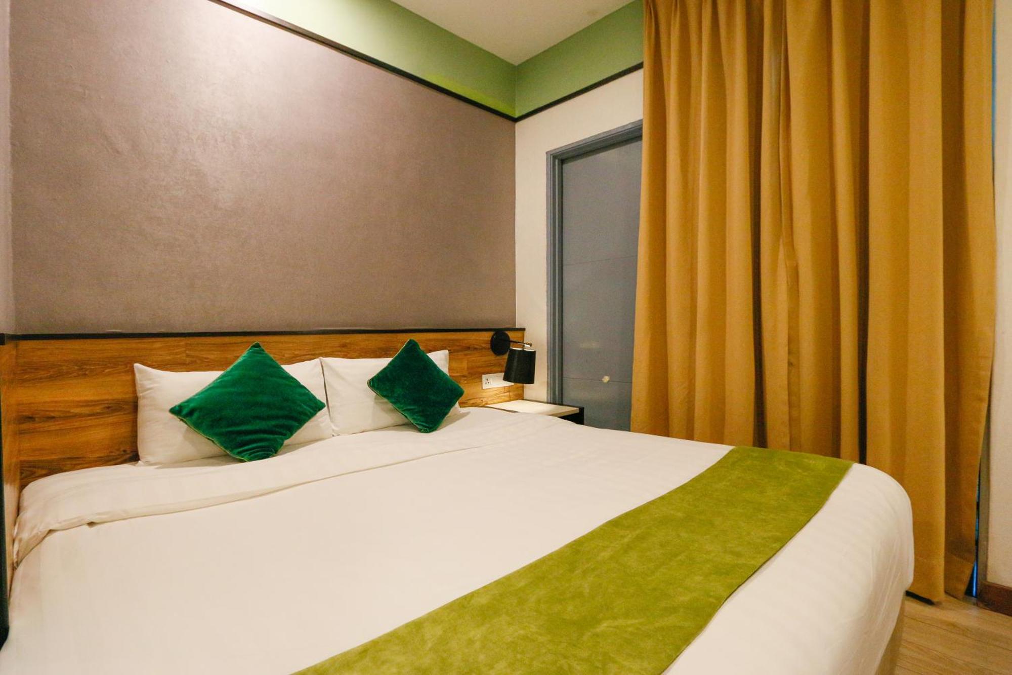 Golden Roof Hotel, Seri Iskandar Buitenkant foto