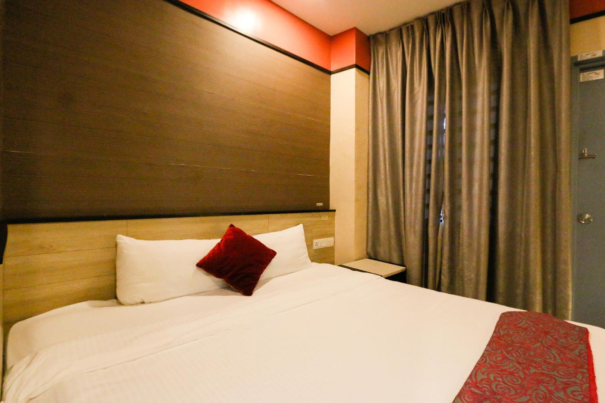Golden Roof Hotel, Seri Iskandar Buitenkant foto