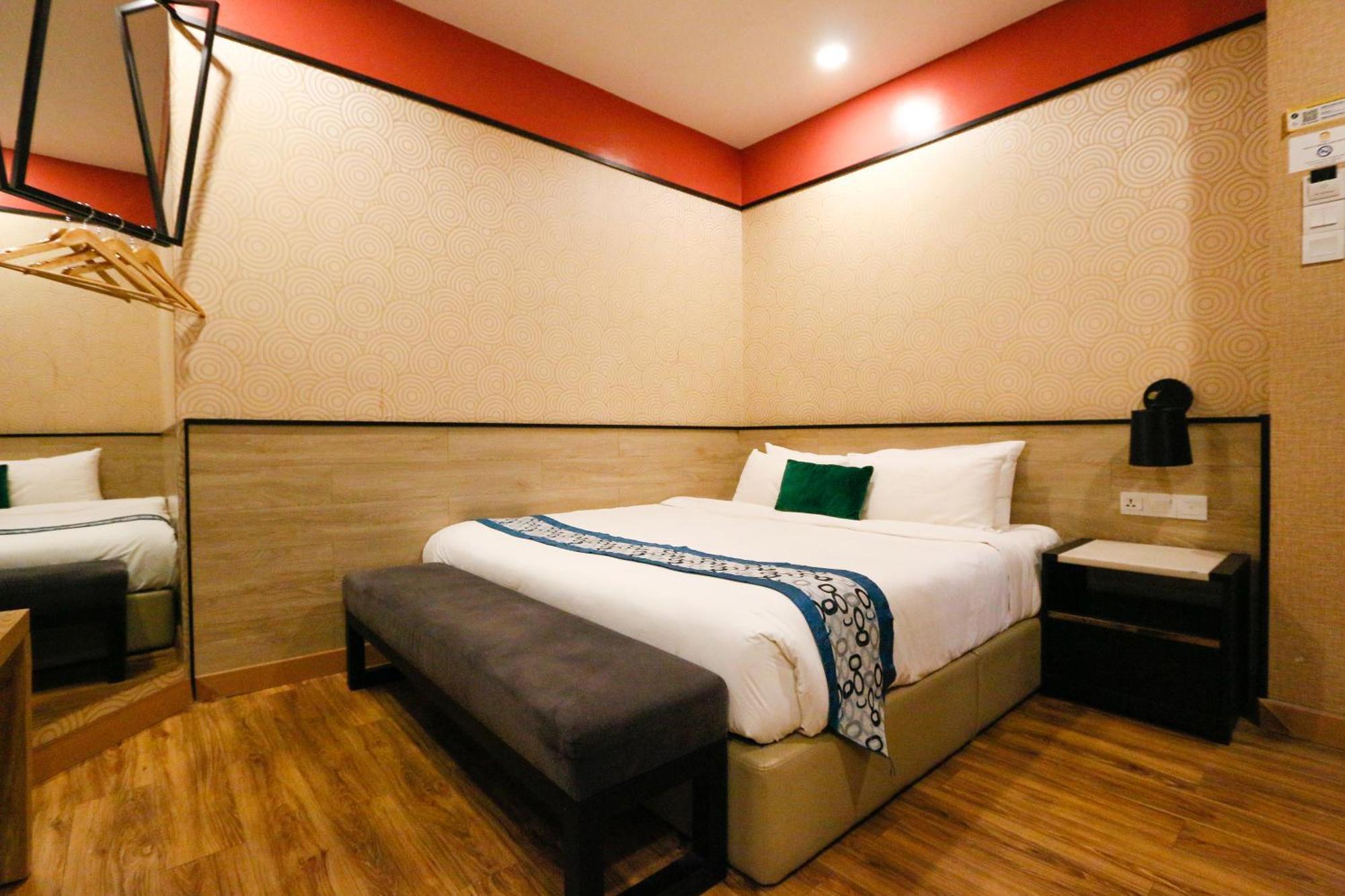 Golden Roof Hotel, Seri Iskandar Buitenkant foto