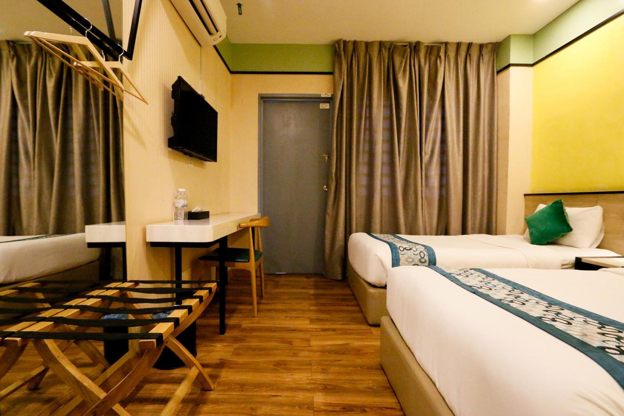 Golden Roof Hotel, Seri Iskandar Buitenkant foto
