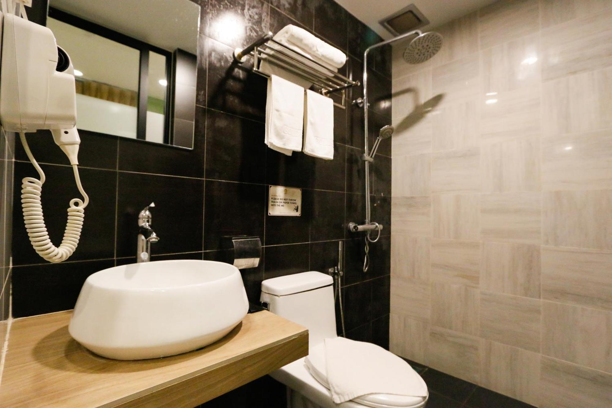 Golden Roof Hotel, Seri Iskandar Buitenkant foto