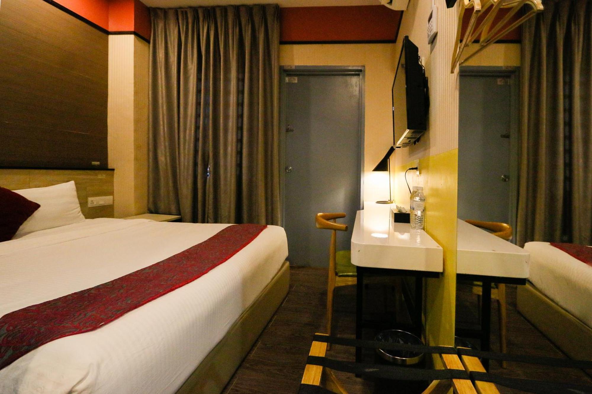 Golden Roof Hotel, Seri Iskandar Buitenkant foto