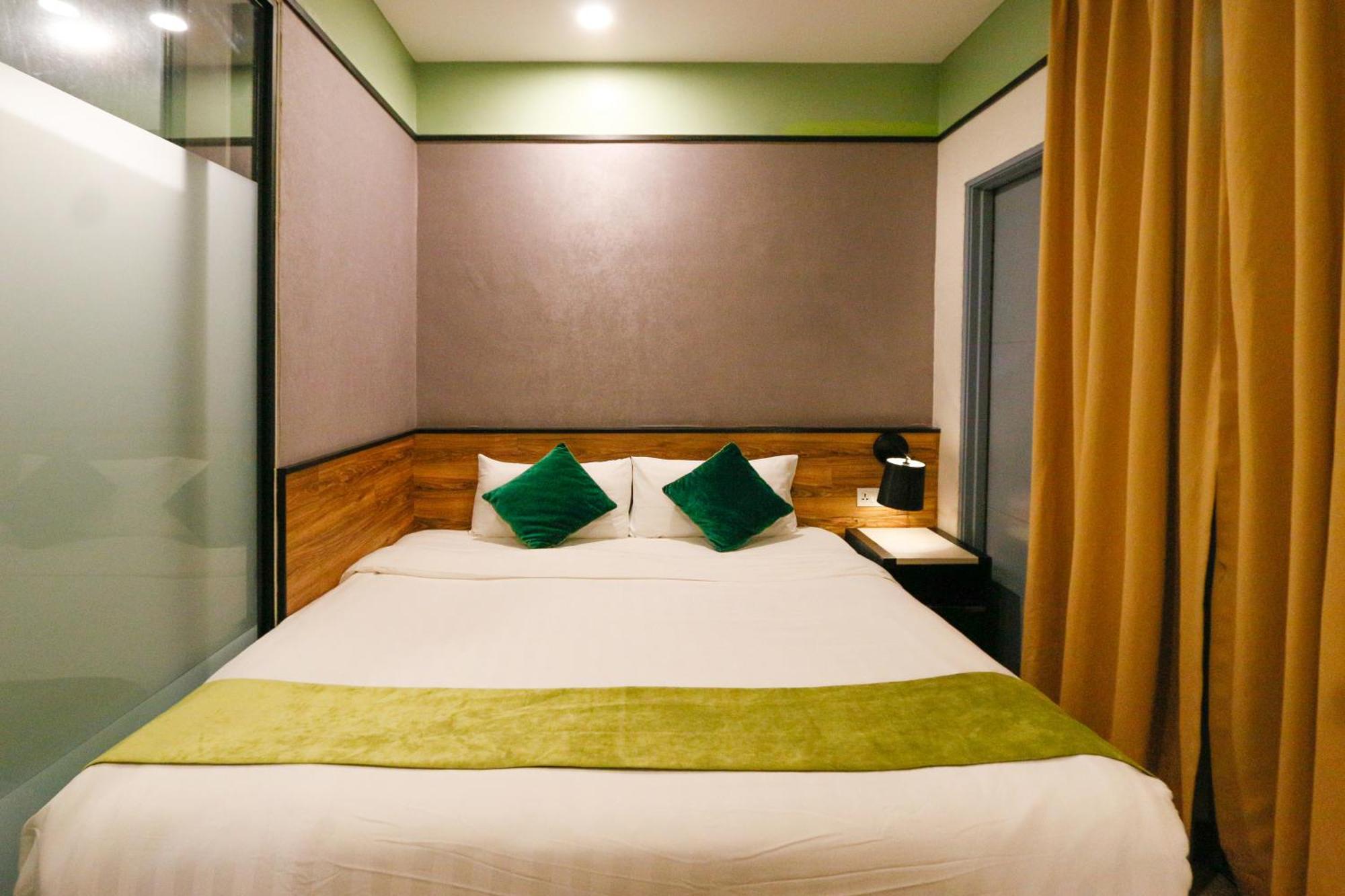 Golden Roof Hotel, Seri Iskandar Buitenkant foto