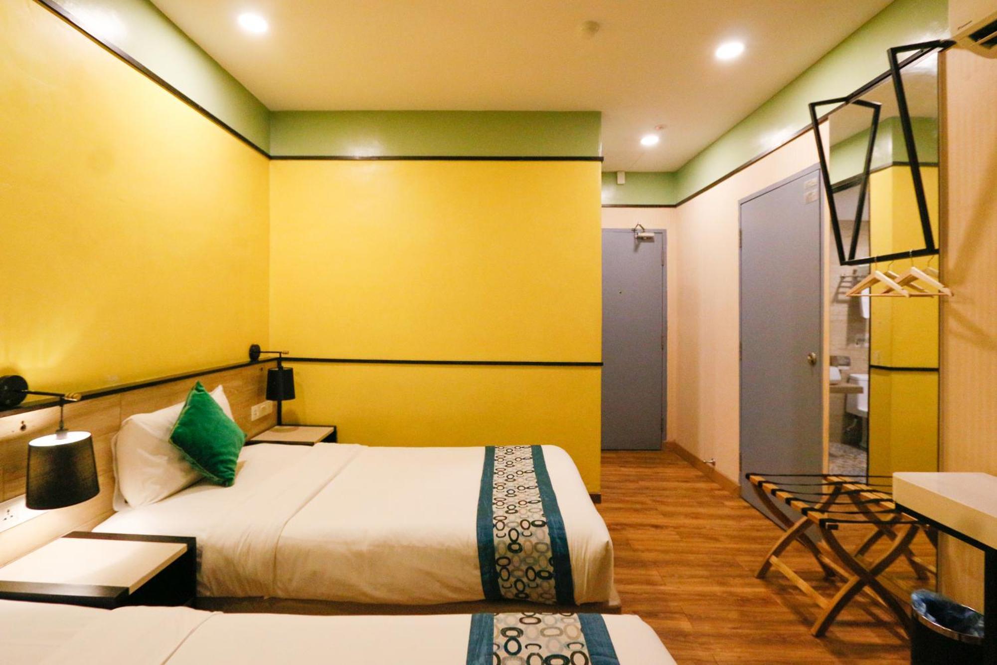 Golden Roof Hotel, Seri Iskandar Buitenkant foto