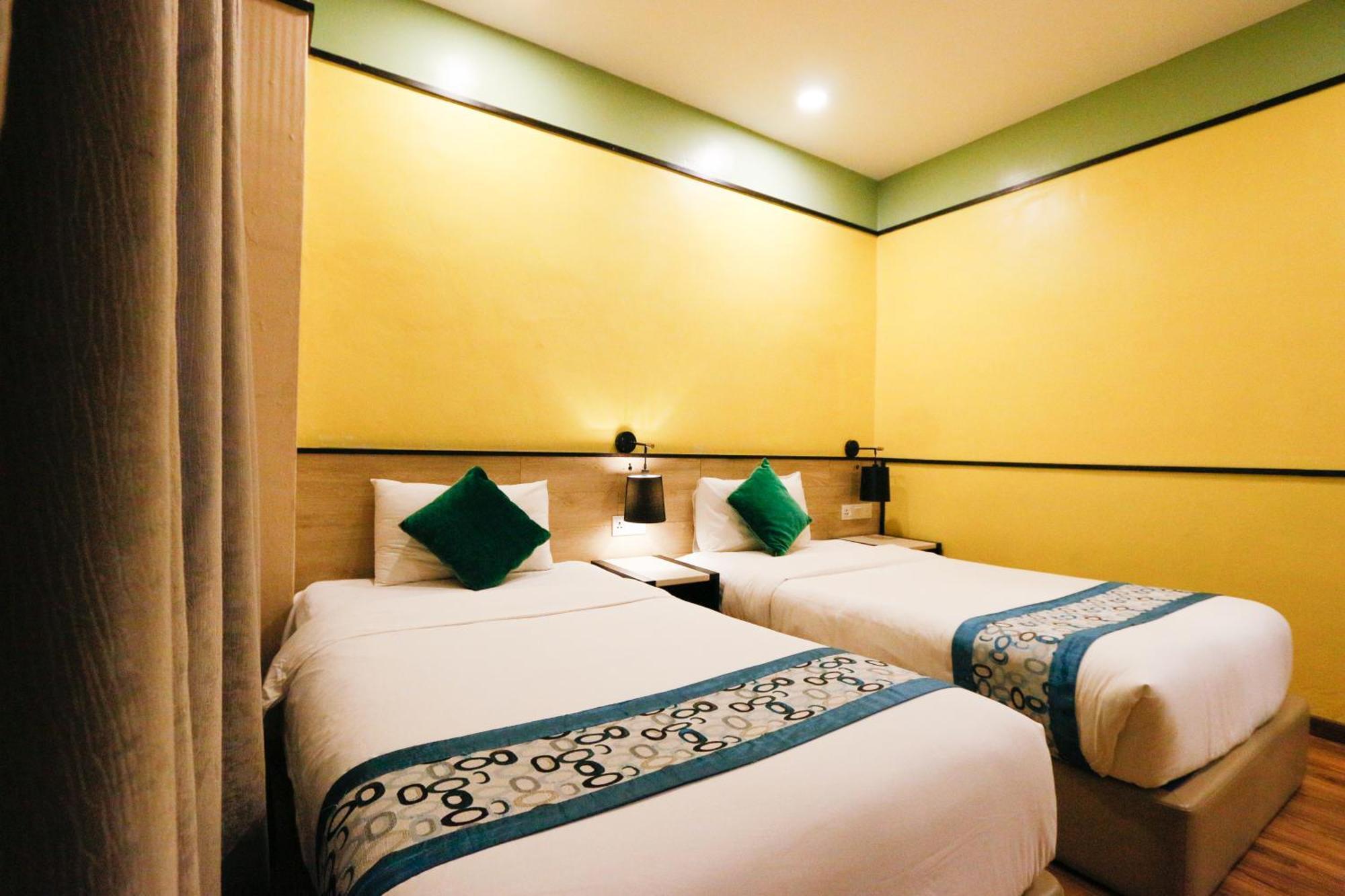 Golden Roof Hotel, Seri Iskandar Buitenkant foto