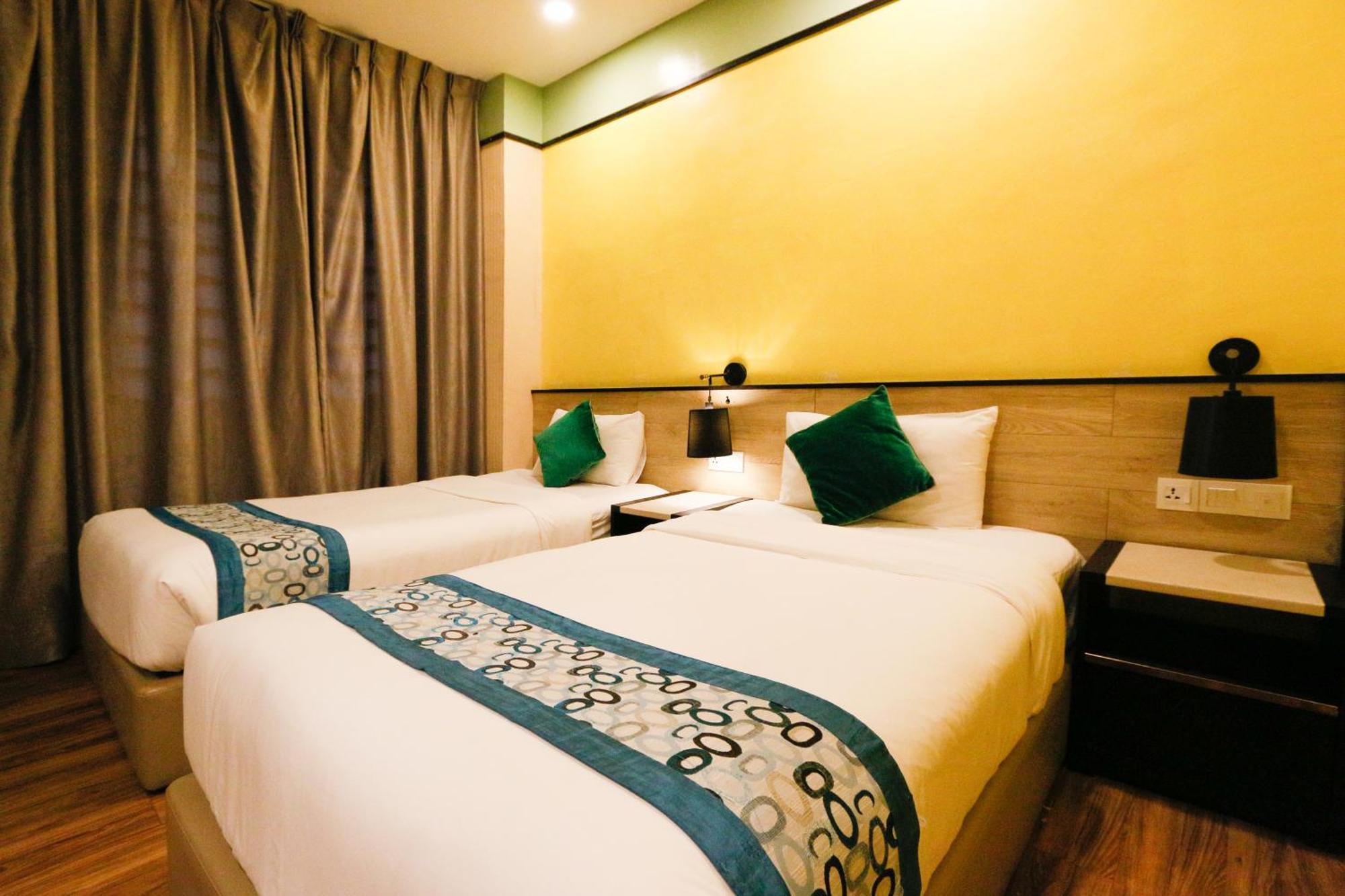Golden Roof Hotel, Seri Iskandar Buitenkant foto