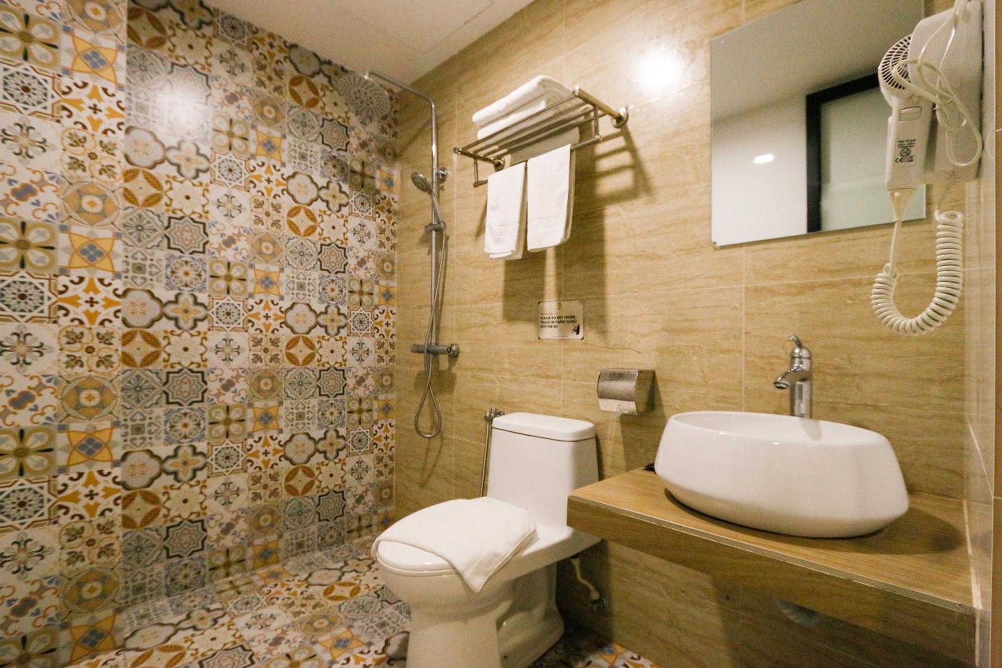 Golden Roof Hotel, Seri Iskandar Buitenkant foto