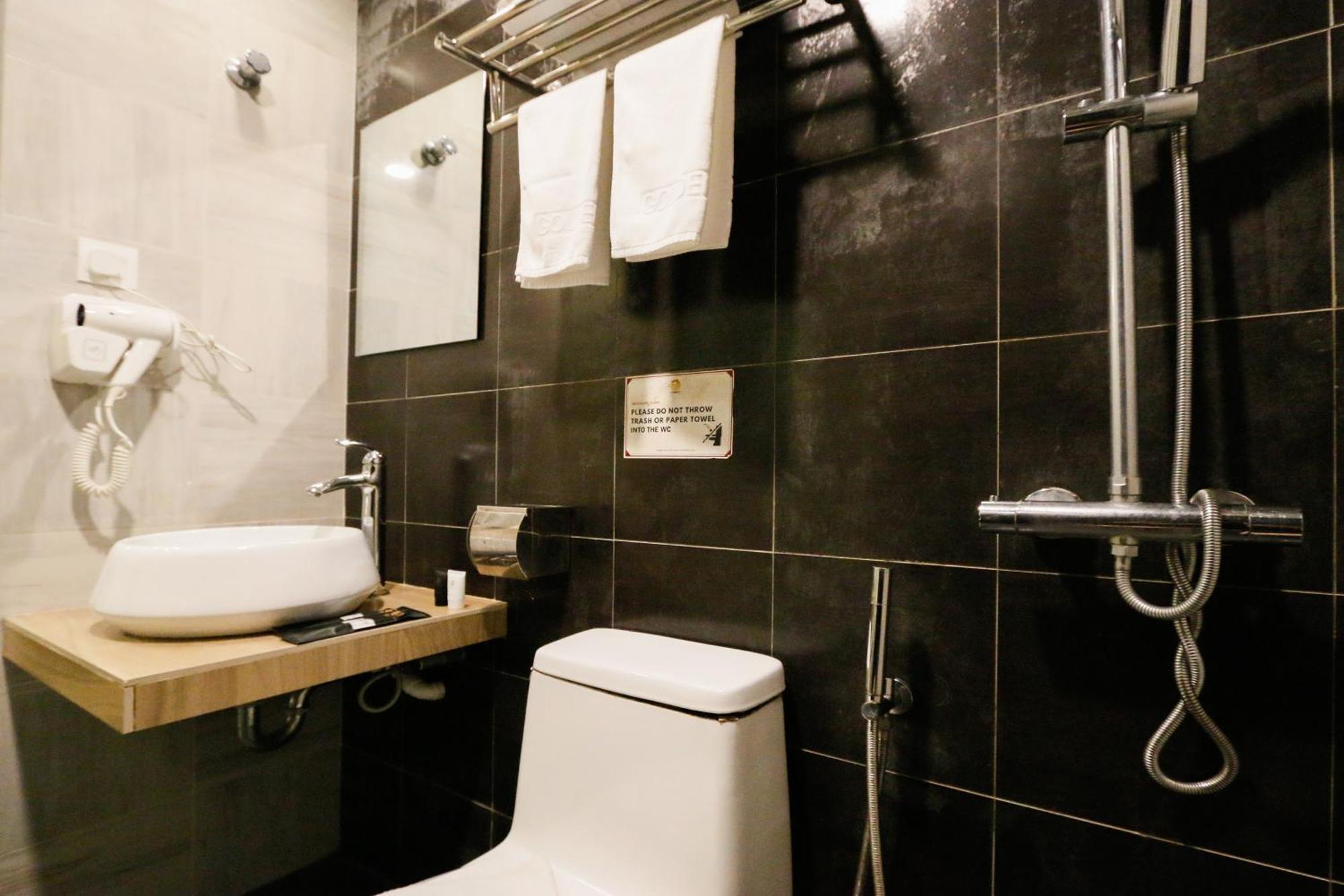 Golden Roof Hotel, Seri Iskandar Buitenkant foto