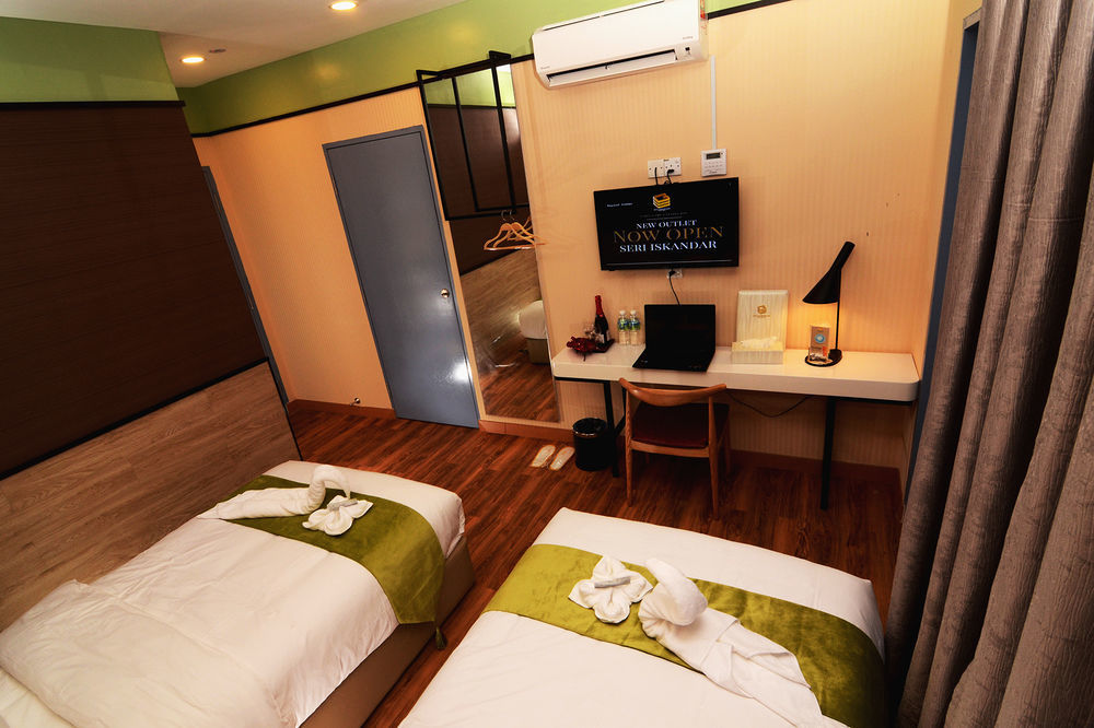 Golden Roof Hotel, Seri Iskandar Buitenkant foto