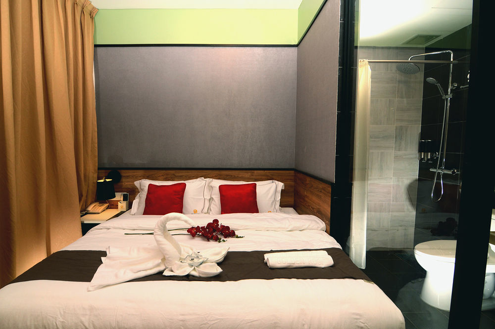 Golden Roof Hotel, Seri Iskandar Buitenkant foto
