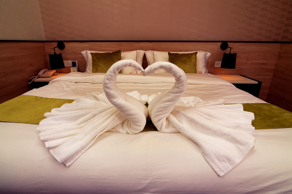 Golden Roof Hotel, Seri Iskandar Buitenkant foto