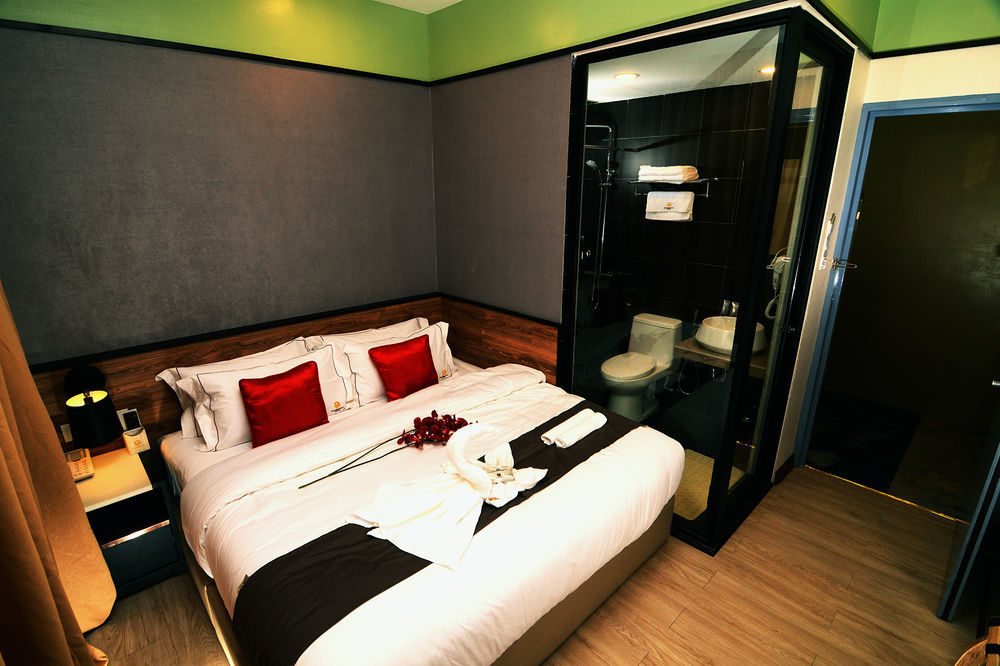 Golden Roof Hotel, Seri Iskandar Buitenkant foto
