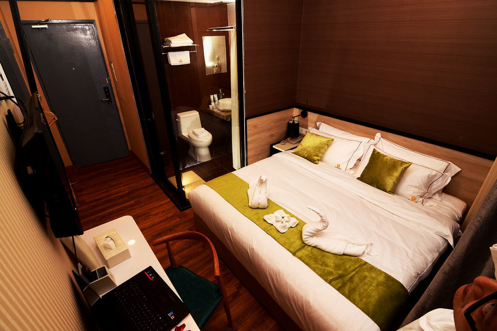 Golden Roof Hotel, Seri Iskandar Buitenkant foto
